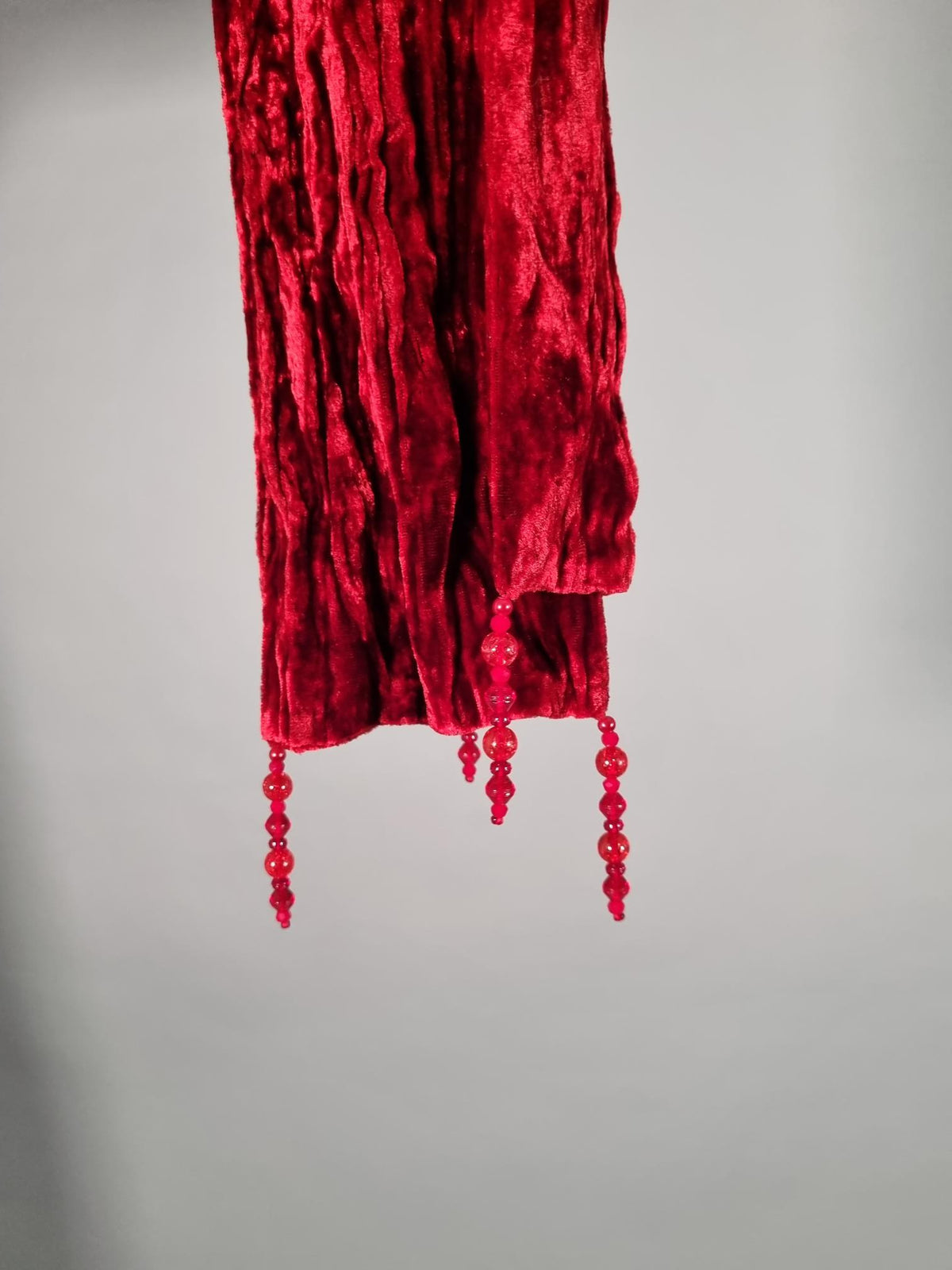 Samtschal | Damenschal "Red Velvet Wrinkle Crash"