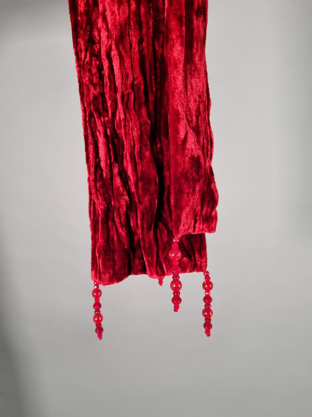 Samtschal | Damenschal "Red Velvet Wrinkle Crash"