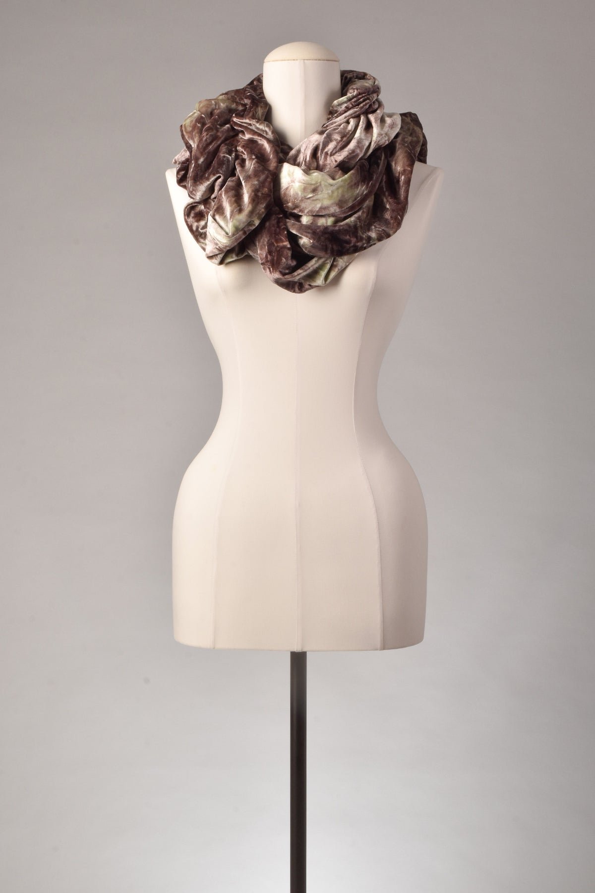 Samtschal | Damenschal "Crushed Brown-Green Marble Velvet Cascade"