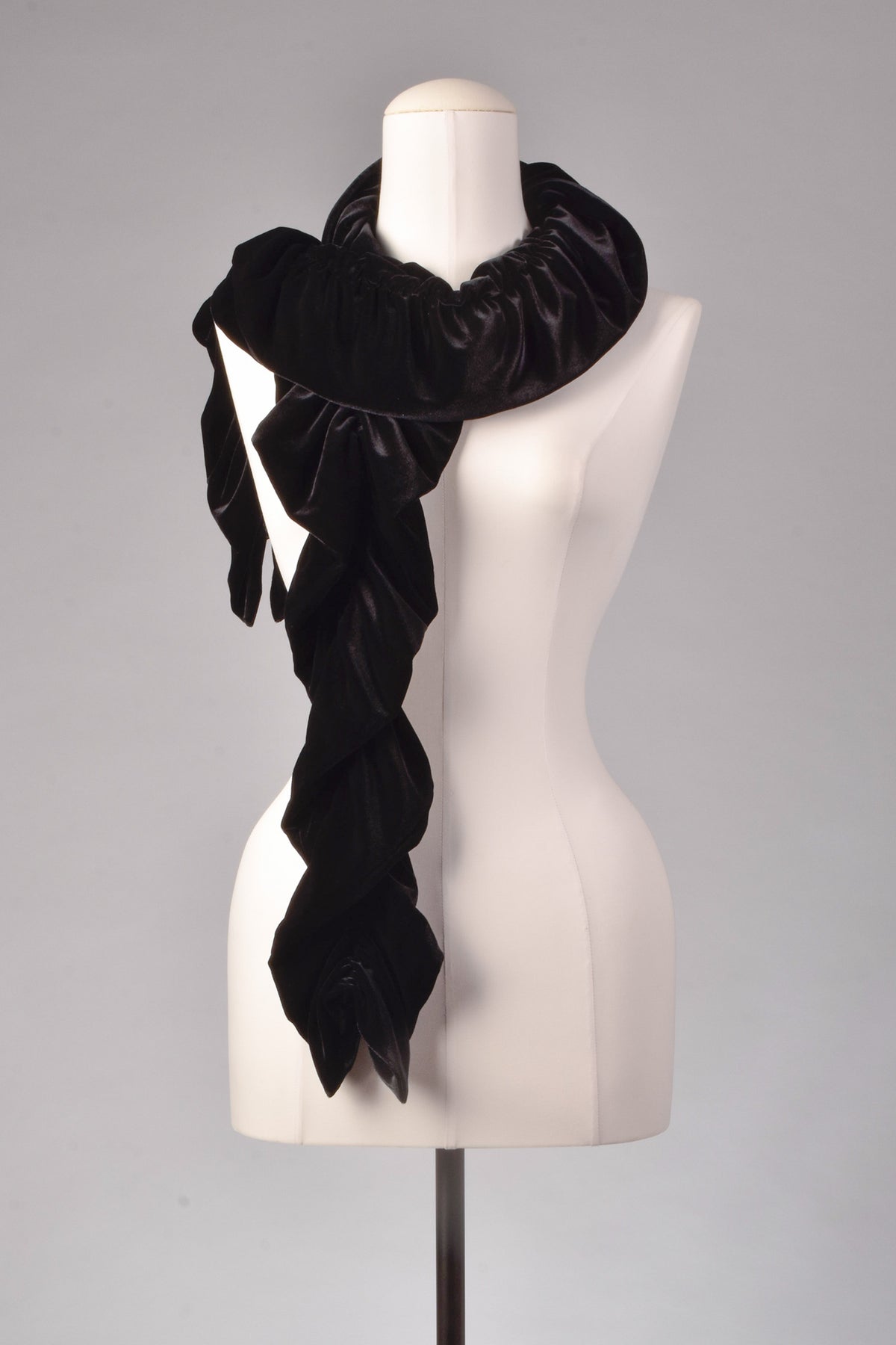Samtschal | Damenschal "Black Velvet Cascade"