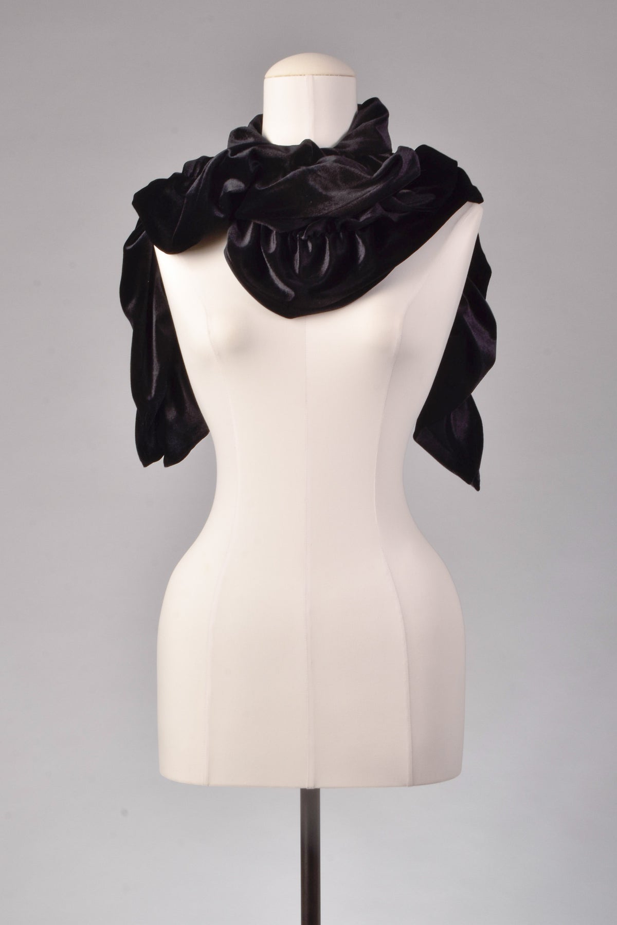 Samtschal | Damenschal "Black Velvet Cascade"