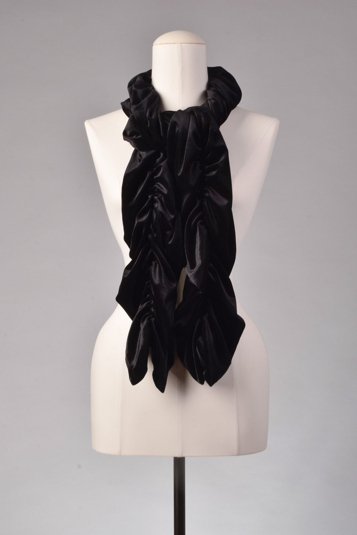 Samtschal | Damenschal "Black Velvet Cascade"