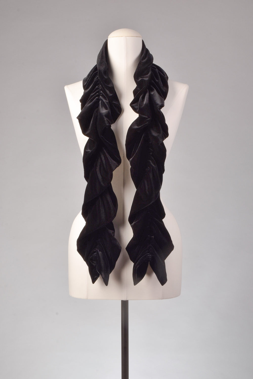 Samtschal | Damenschal "Deep Black Velvet Cascade"