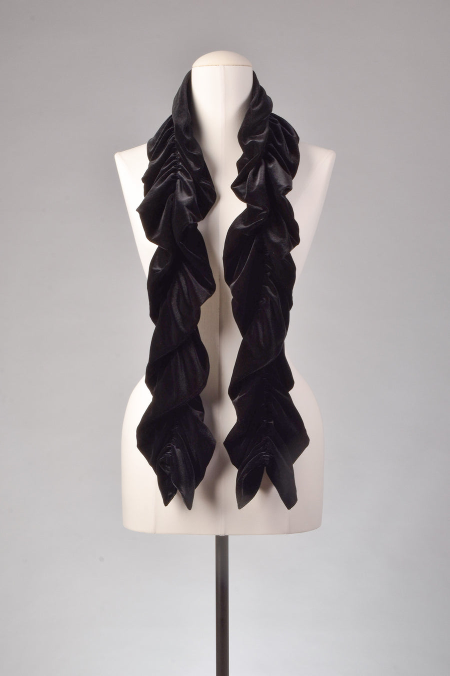 Samtschal | Damenschal "Deep Black Velvet Cascade"