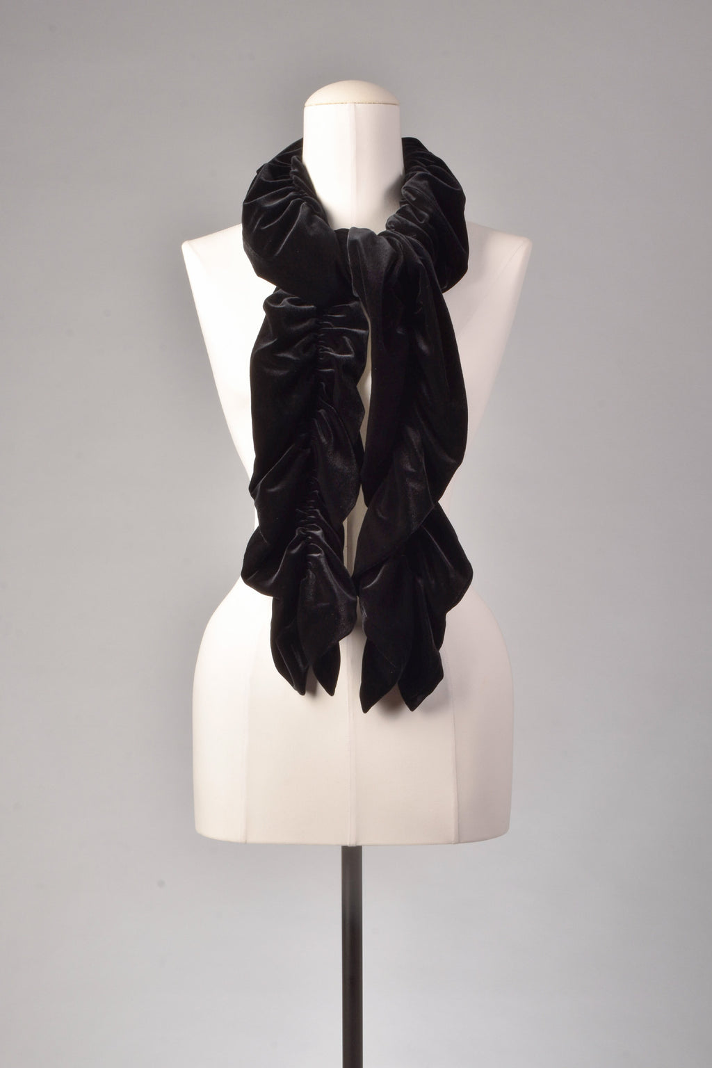 Samtschal | Damenschal "Deep Black Velvet Cascade"