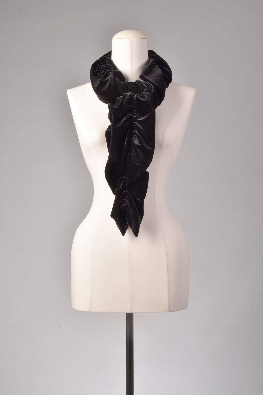 Samtschal | Damenschal "Deep Black Velvet Cascade"