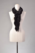 Samtschal | Damenschal "Deep Black Velvet Cascade"