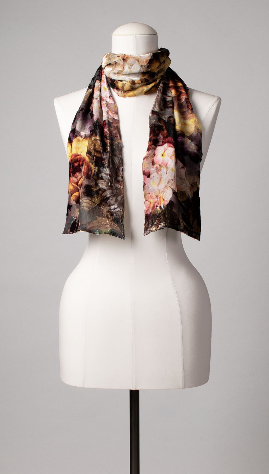 Samtschal | Damenschal "Velvet Flower Dreams"