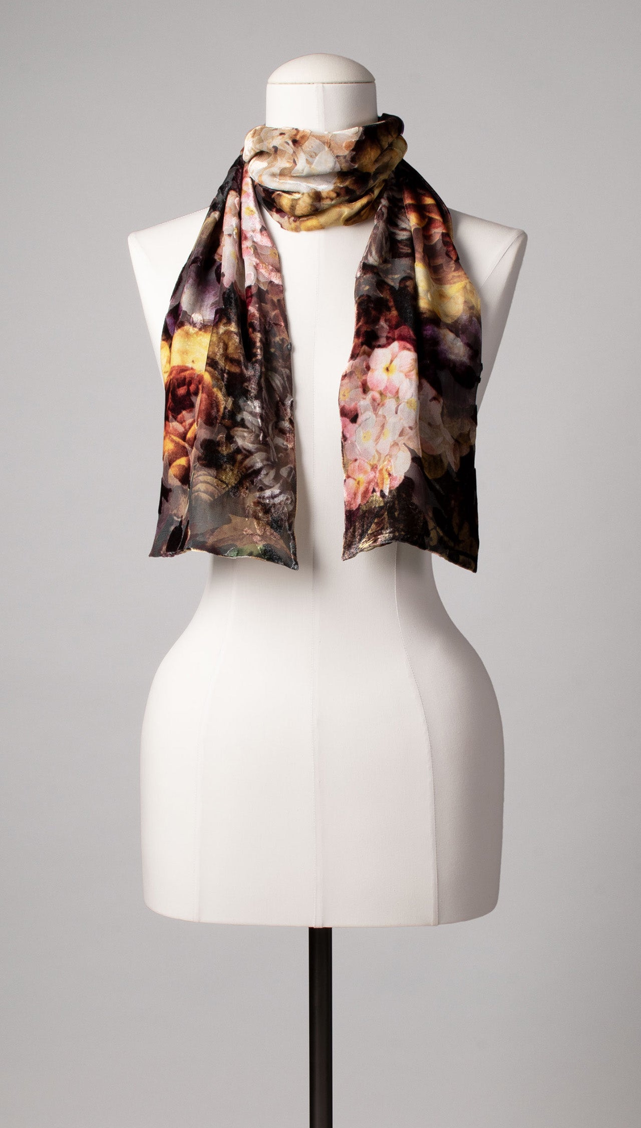 Samtschal | Damenschal "Velvet Flower Dreams"