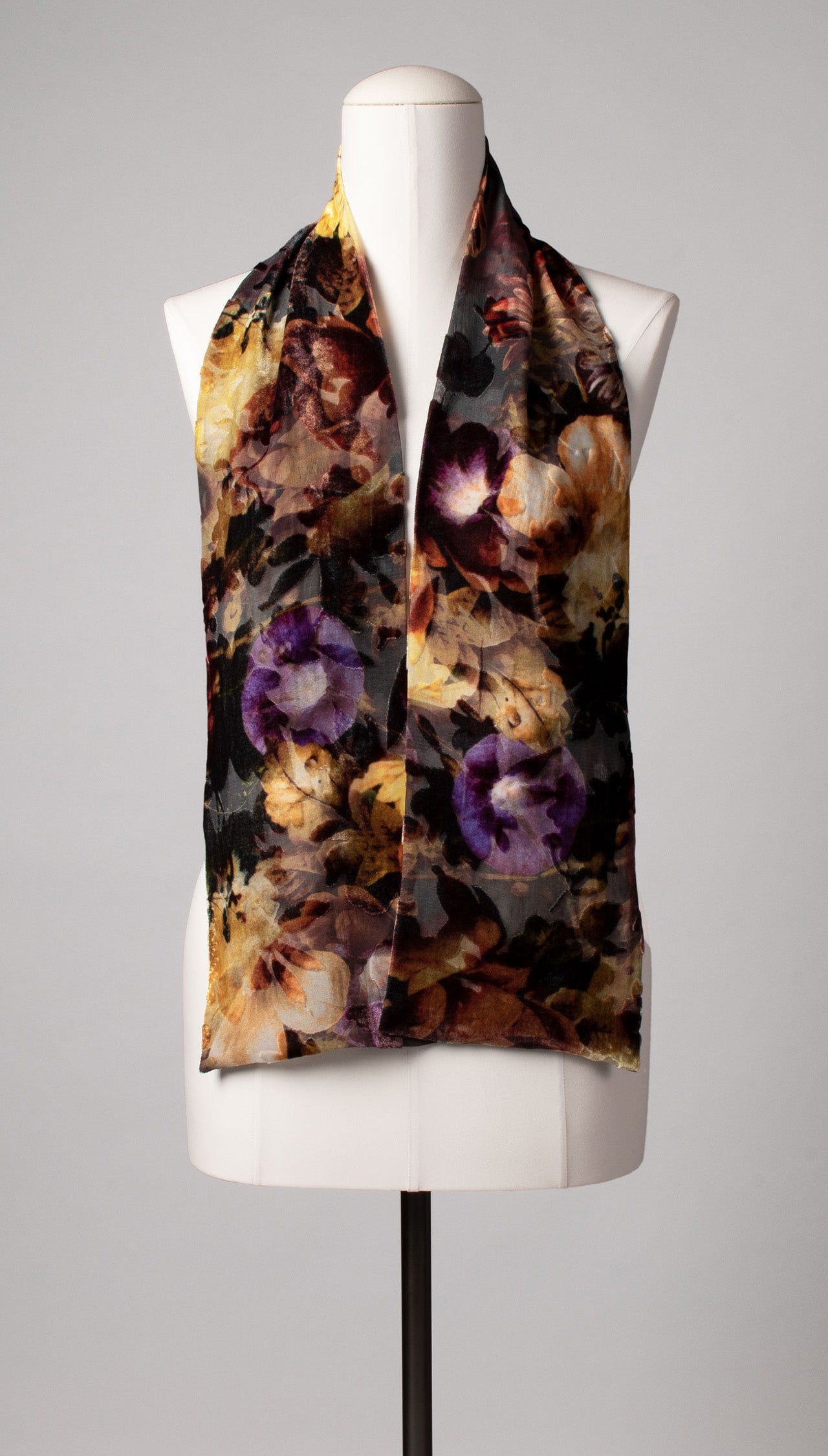 Samtschal | Damenschal "Velvet Flower Dreams"