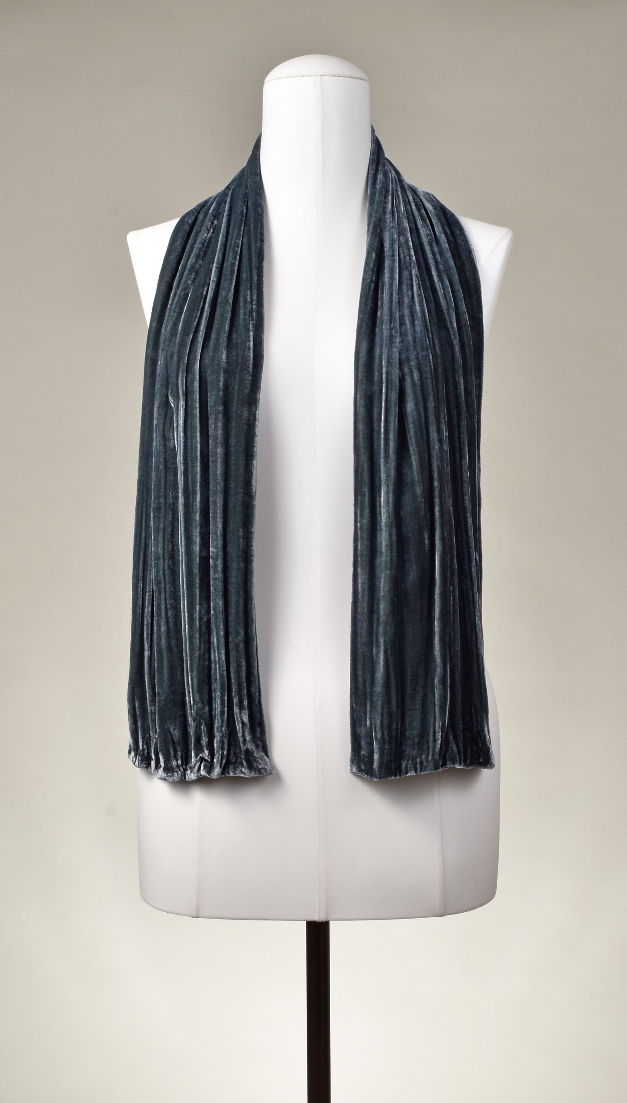 Samtschal | Damenschal "Steel Grey Velvet Straight Crash"